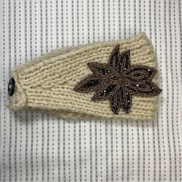 Beautiful winter head wrap.   - Picture 1 of 7